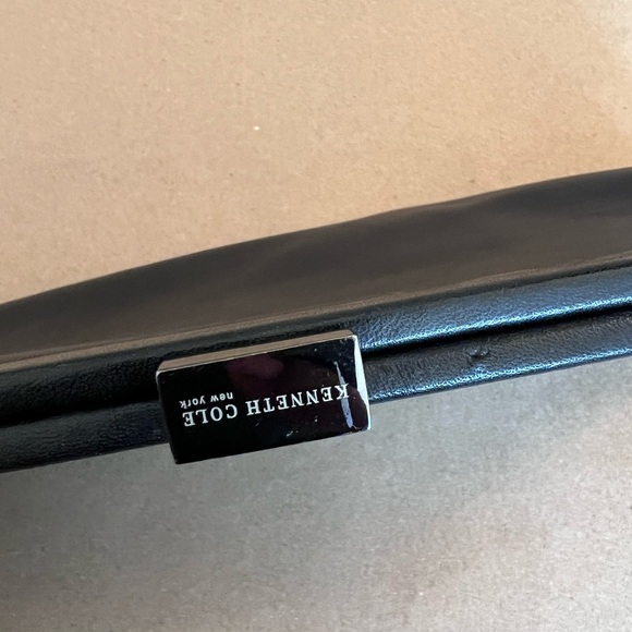 Kenneth Cole Black Genuine Leather Clasp Lock Evening Clutch With Chain … - Picture 3 of 9